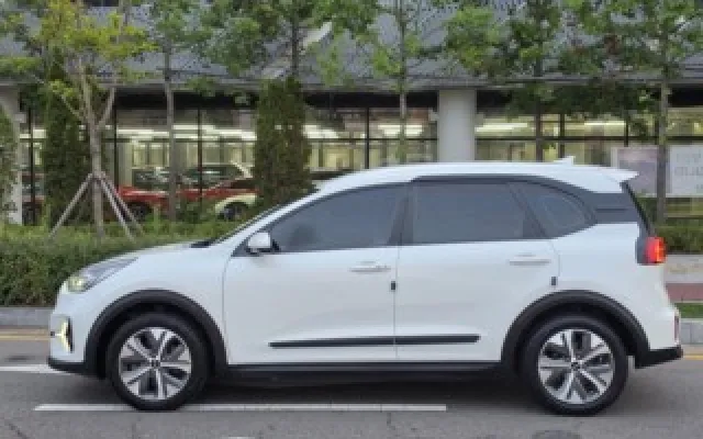 수원중고차저렴한곳 니로 플러스 EV 어스 매물 사진 1 - 2022/09 157,550km